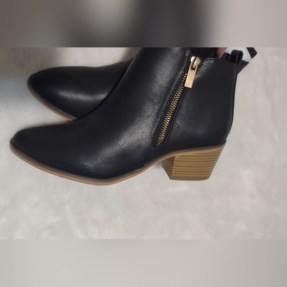 Women boots size 6.5 - Picture 3 of 7